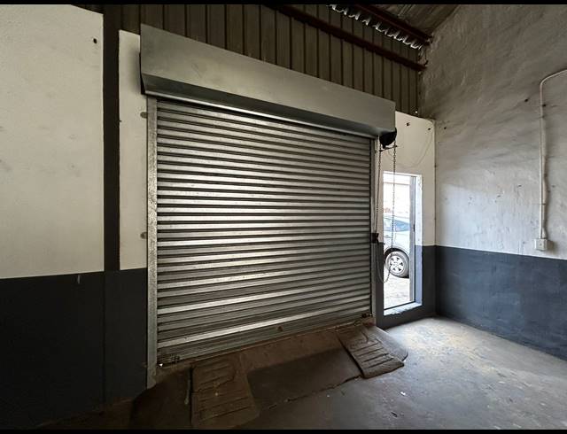 150M² WAREHOUSE TO LET IN WYNBERG
